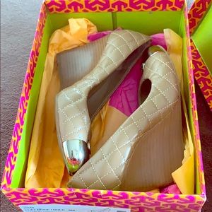 Nude Tory Burch Wedges